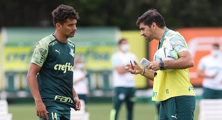 Com Abel Ferreira, Scarpa voltou a ser valorizado no Palmeiras. Técnico quer a renovação