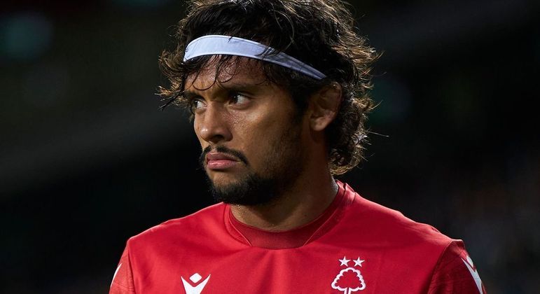 'Mentiras', escreveu Scarpa. Mas o clube inglês quer se livrar do meia. Ele sabe disso