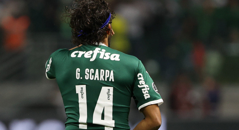 Gustavo Scarpa comemora o gol marcado pelo Palmeiras no duelo contra Athletico-PR no Allianz