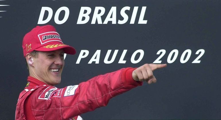 Schumacher comemora vitória no GP do Brasil em 2002