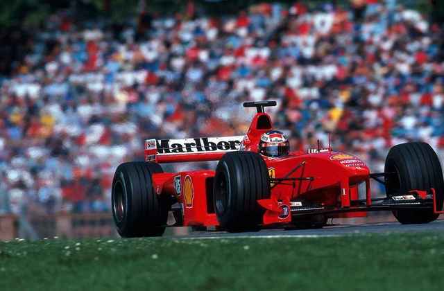 ...Schumacher se aproveitou do erro para conquistar o GP de San Marino pela segunda vez na carreira, a primeira com a Ferrari em Ímola