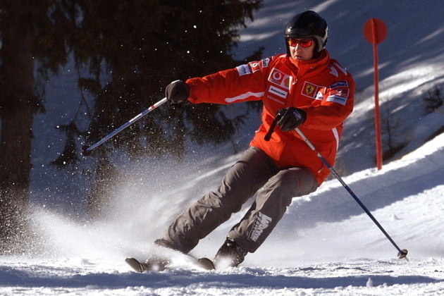 Enquanto esquiava em Meribel, na França, o alemão bateu em uma pedra, caiu e chocou a cabeça em outra rocha, mais à frente. Segundo relatos, o impacto foi tão forte que o capacete que o piloto usava quebrou