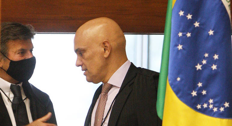 Ministro Luiz Fux e Alexandre de Moraes antes da sessão do STF
