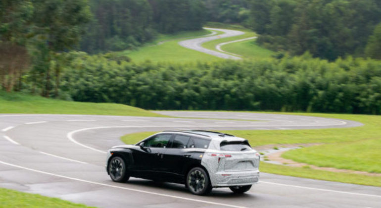Blazer EV é testado no campo de provas da GM localizado em Indaiatuba, no interior de São Paulo