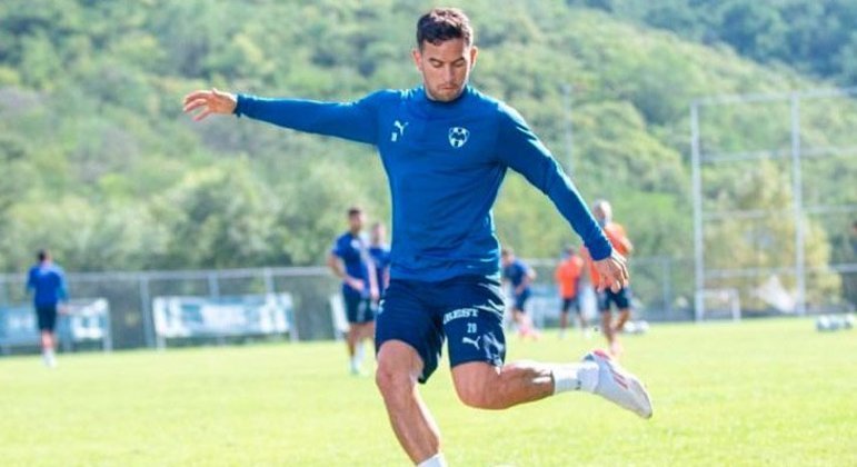 Sebastián Vegas - Zagueiro - 25 anos - Chileno