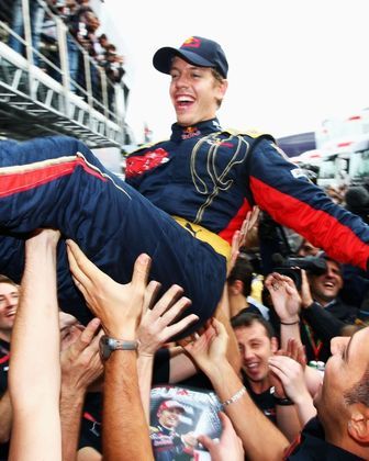 Sebastian VettelO alemão estreou no grid da Fórmula 1 em 2007, mas venceu o primeiro título em 2010, pela Red Bull. No ano seguinte, ganhou mais um título