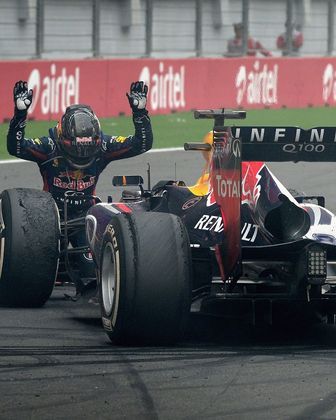 Sebastian VettelDominando a categoria, o tricampeonato e tetracampeonato de Vettel também foram consecutivos, nas temporadas de 2012 e 2013. Todos os títulos, de 2010 a 2013, o alemão venceu pela Red Bull