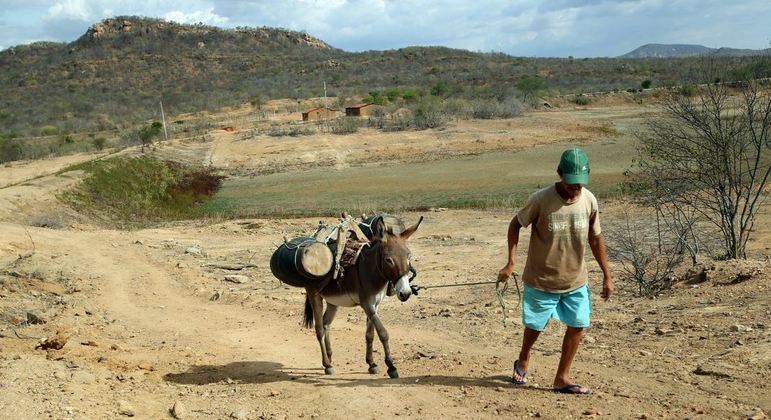 Dinheiro do governo para água no sertão acaba no fim de agosto - Notícias -  R7 Brasília