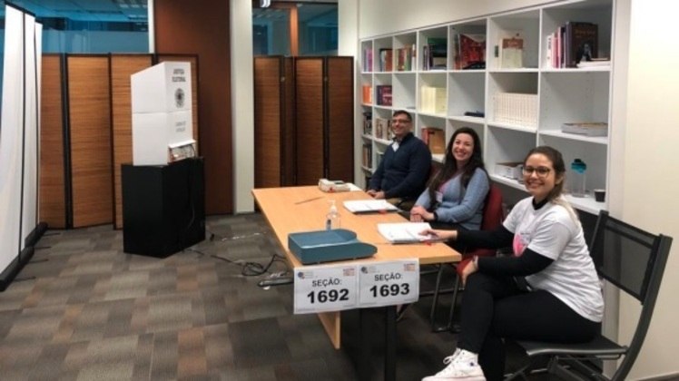 Seção eleitoral na Nova Zelândia, onde a
eleição começou neste sábado (1), às 16h pelo horário de Brasília, e que teve a
eleição concluída neste domingo