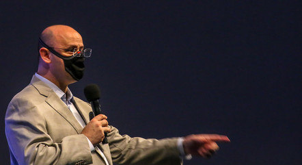 Secretário de educação defende volta de aulas presenciais