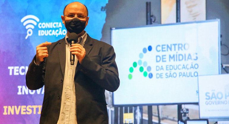 Escolas da rede estadual de SP terão internet de 100 MB até 2022, diz secretário de Educação