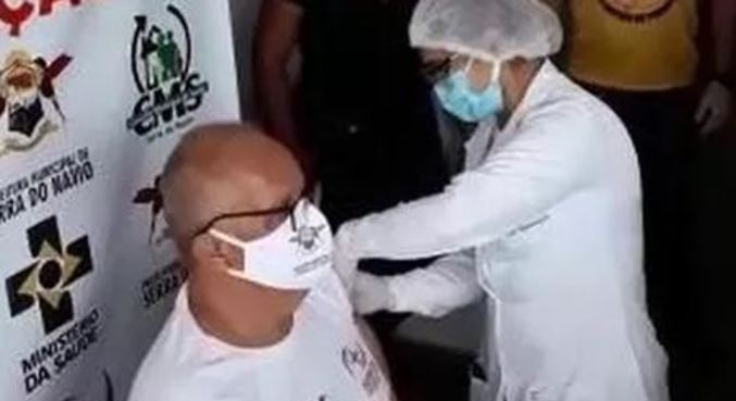 MP investiga se secretário de saúde furou fila da vacinação contra covid