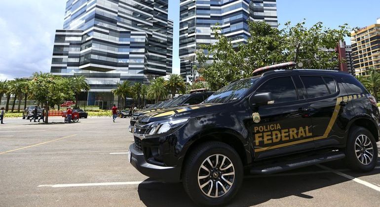 Viaturas em frente à nova sede da Polícia Federal, em Brasília
