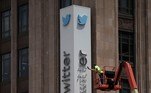 Este ano foi o ano em que o Twitter como marca morreu, e deu lugar ao X, em julho. Como se não bastasse a rede social enfrentar fuga de anunciantes e investigação por, supostamente, não combater conteúdo criminoso, até a sede da empresa gerou problemas
