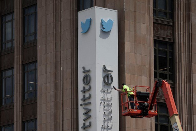 Este ano foi o ano em que o Twitter como marca morreu, e deu lugar ao X, em julho. Como se não bastasse a rede social enfrentar fuga de anunciantes e investigação por, supostamente, não combater conteúdo criminoso, até a sede da empresa gerou problemas