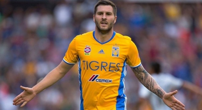Segundo a revista France Football, André-Pierre Gignac, atacante do Tigres, recebeu uma ligação dos diretores do Monaco para trocar de clube. Além do Monaco, times da MLS e Tu