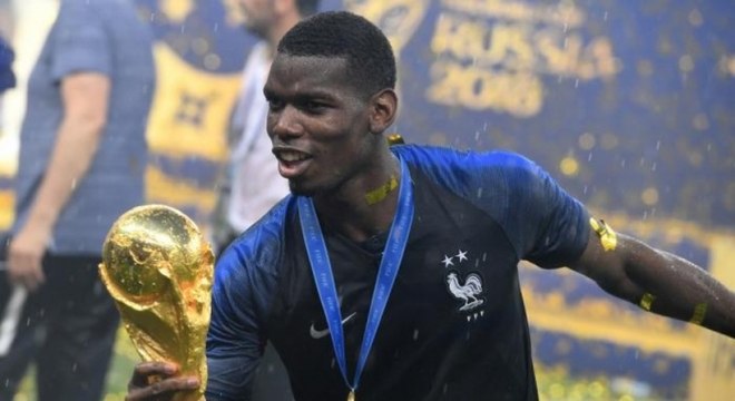 Segundo o jornal inglês 'The Sun', o Barcelona não desistiu de contratar Pogba e está confiante de que pode chegar a um acordo com o Manchester United. O treinador português J