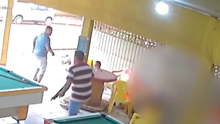 Vídeo: jovem é executado a tiros enquanto jogava sinuca no PR