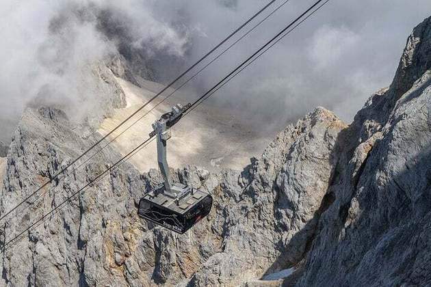 Seilbahn Zugspitze, Alemanha: Localizado nos Alpes, o Zugspitze chega ao ponto mais alto da Alemanha, a 2.960 metros de altura. De lá, dá para ver a Suíça e a Itália. O tempo total de travessia até o cume é 10 minutos.
