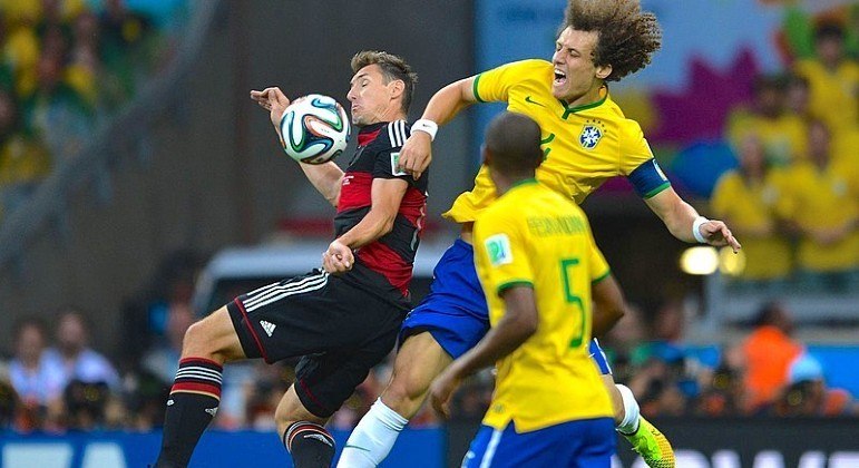 Para fechar com chave de ouro: a seleção de Felipão foi a única, desde o penta em 2002, a chegar nas semifinais. Em 2006, 2010, 2018 e agora, em 2022, o Brasil parou nas quartas. Ok, não valeu o esforço. Mas, fato é fato...Não vá embora! Os 7 incontestáveis da seleção brasileira na Copa do Catar