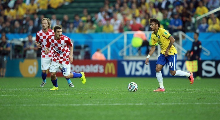 No Mundial do Brasil, a seleção venceu a Croácia por 3 a 1, na abertura da competição. No Catar, Modric e companhia venceram nos pênaltis