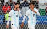 Messi e Dybala (Seleção argentina - 2018)O talento do camisa 10 da Argentina é unanimidade, mas Dybala virou meme quando discordou e disse que 'era difícil jogar' com o ídolo. Sampaoli era o responsável por treinar a seleção que oscilava entre bons e maus momentos e, de fato, a dupla não funcionou. Com poucos resultados convincentes, os jogadores ocupavam o mesmo espaço no campo e não conseguiam se entender. Com isso, Dybala deixou de ser o titular no Mundial de 2018, bem como do time vencedor da edição de 2022, no Catar