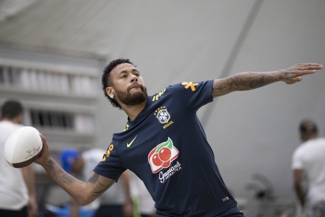 Neymar deixa jogo com dor no tornozelo em estreia do Brasil; Tite garante  que atacante vai jogar a Copa – Money Times