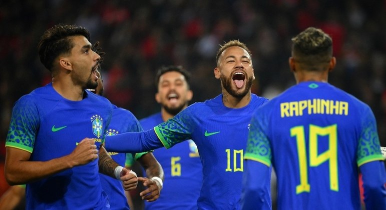 Jogadores do Brasil comemoram gol contra a Tunísia em amistoso que aconteceu em setembro