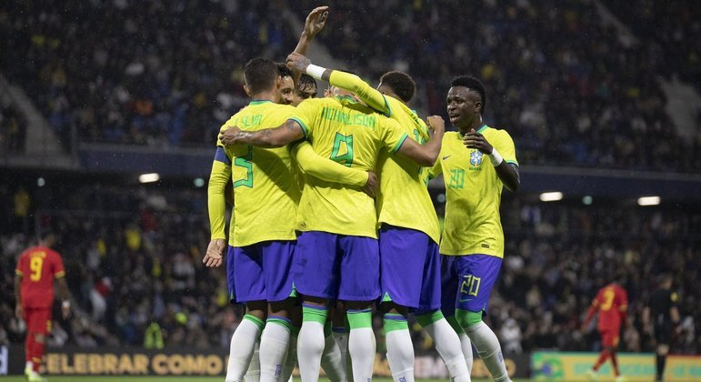 Seleção Brasileira bateu Gana por 3 a 0 na França 