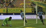 A seleção uruguaia conseguiu diminuir, com Luis Suarez, aos 31 minutos da etapa final