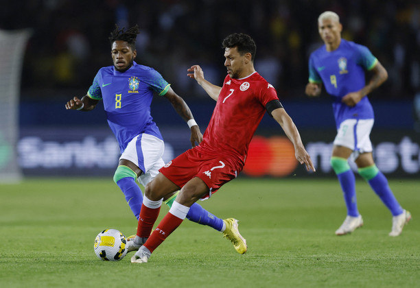 A seleção da Tunísia surpreendeu a defesa do Brasil e marcou um gol aos 18 minutos