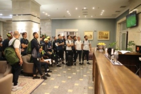 Equipe assistiu ao fim do jogo no lobby do hotel
