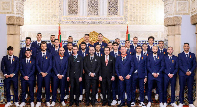 O rei do Marrocos, Mohammed 6º, recebeu toda a seleção marroquina, que ficou em 4º lugar na Copa do Mundo