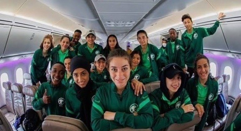 A seleção feminina da Arábia Saudita jogo pela primeira em setembro de 2022. A partida foi comemorada por Pelé
