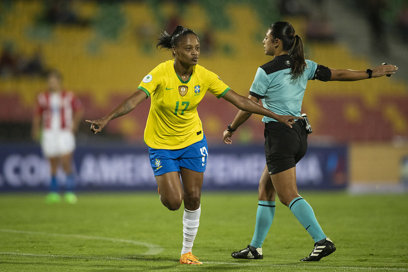 Muito além de Marta: veja 7 jogadoras da seleção brasileira que se