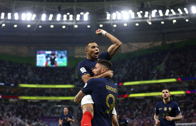 Com o fim da fase de grupos, as seleções chegaram ao mata-mata da Copa do Mundo. Assim, vitórias são sinônimo de classificação para as próximas fases. Holanda, Argentina, França, Inglaterra, Croácia, Brasil, Marrocos e Portugal já estão nas quartas de final e, além de mais próximas da final, aumentaram o valor a receber em prêmios pela Fifa. Confira quanto as seleções recebem em cada fase: