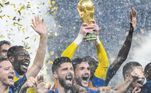 Campeã do MundialA França foi a campeã na Copa do Mundo em 2018. Pela segunda vez consecutiva, os franceses tem a chance de levar o troféu para casa. Caso vençam contra os argentinos, a seleção chega receberá 42 milhões de dólares (R$ 223,08 milhões, na atual cotação)