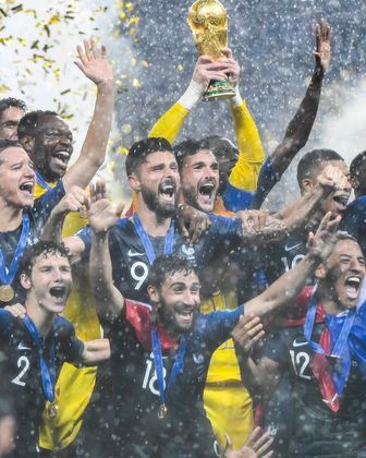 Campeã do MundialA França chega como uma das favoritas a levar (mais uma vez) o troféu para casa. Em 2018, foram os campeões e, caso repitam o feito no Catar, receberão 42 milhões de dólares (R$ 220,24 milhões, na atual cotação)