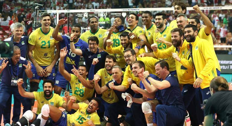 Bruninho inicia 10ª temporada como capitão da seleção de vôlei