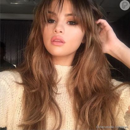 As celebridades internacionais não ficam de fora. A fase em que Selena Gomez usou a franjinha foi considerada por fãs uma das mais bonitas da atriz e cantora