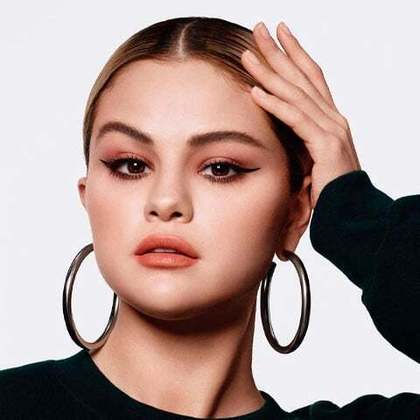 Selena Gomez: Em 2017, a artista precisou passar por uma cirurgia de transplante de rim. Ela teve complicações por conta do lúpus, uma doença que não tem cura.