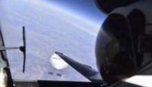EUA divulgam selfie que piloto de avião tirou com balão chinês