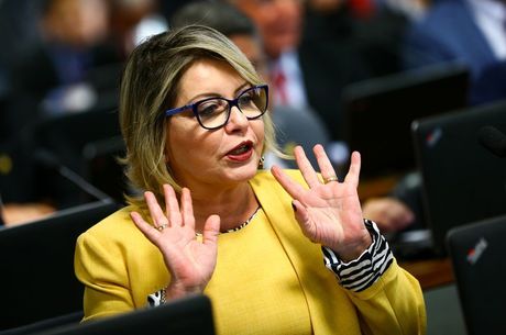 TSE cassa mandato da senadora Selma Arruda 