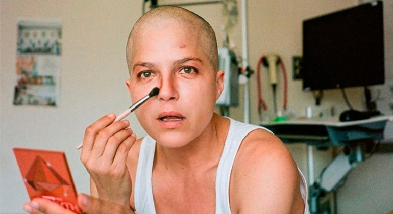 Selma Blair revela que pensou em se suicidar algumas vezes antes da esclerose múltipla
