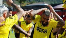 Sem data para estreia, Vidal vai usar camisa 32 no Flamengo