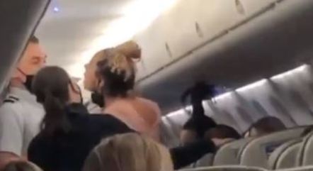 Mulher recusou a usar máscara em avião