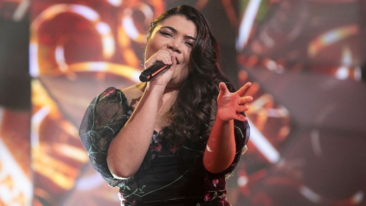 Bia Abraão encantou os 100 especialistas duas vezes! Primeiro, a participante homenageou Rita Lee com a canção Alô Alô Marciano. Depois, no Duelo da Final, arrasou com performance de Disseram Que Voltei Americanizada, de Carmen Miranda! 