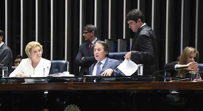 Presidente do Senado, Eunício Oliveira, colocou reajuste para votação