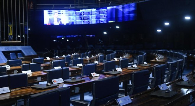 Especialistas ressaltam que qualquer mudança no calendário eleitoral precisaria de aval do Congresso