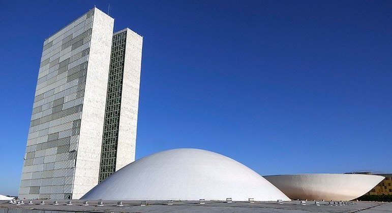 Senado (em primeiro plano) e Câmara dos Deputados (ao fundo, à direita), em Brasília